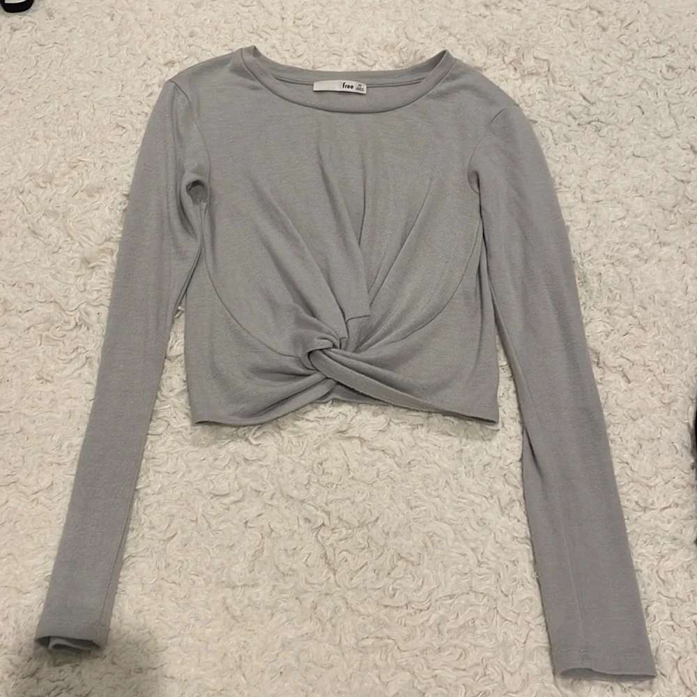 Wilfred free extra small gray knot crop - Picture 2 of 3